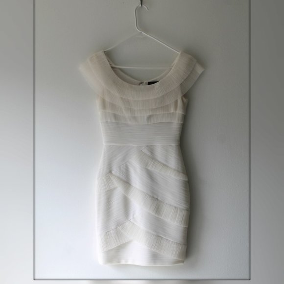 BCBGMaxAzria Dresses & Skirts - BCBG Max Azria White Ruffled Dress Size 2